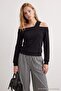 Siyah Kalın Oversize/Geniş Kesim Asimetrik Yaka Omzu Açık Örme Sweatshirt TWOAW27SW00043 - 2