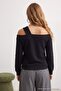 Siyah Kalın Oversize/Geniş Kesim Asimetrik Yaka Omzu Açık Örme Sweatshirt TWOAW27SW00043 - 4