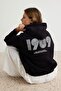 Siyah Kalın Oversize/Geniş Kalıp Slogan Baskılı Kapüşonlu Örme Sweatshirt TWOAW27SW00032 - 3