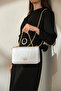 A Timeless and Versatile Handbag That Combines Everyday Chic and Elegance on the Go.