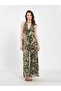 جمبسوت نسائي أخضر مطبوع برقبة على شكل حرف V ونمط مفتوح من الخلف وأرجل واسعة وطويلة - 2