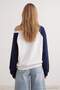 Ekru Renk Bloklu Şehir Baskılı Oversize/Geniş Kesim Kayık Yaka Crop Örme Sweatshirt TWOAW27SW00193 - 5