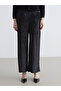 Esvab • Modern & Distinctive Women's Trousers with a Drawstring Waist and a Shiny Look - 3