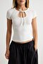 Ekru Fitted/Vücuda Oturan Anahtar Deliği Yaka Crop/Kısa Örme Bluz TWOSS26BZ01109 - 3