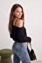 Siyah Omuz Detaylı Asimetrik Yaka Oversize/Geniş Kesim Beli Lastikli Örme Sweatshirt TWOAW27SW00080 - 4