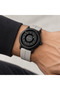 ساعة يد سوداء بتصميم دائري غير تقليدي وسوار رمادي فاتح Black Wristwatch with Unique Circular Dial and Light Gray Strap - 2