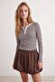 Kahverengi Çizgili Fitted Bisiklet Yaka Düğmeli Crop Yumuşak Örme Bluz TWOAW27BZ00172