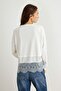 Ekru Soft/Yumuşak Dokunuşlu Dantel Detaylı Reglan Kol Relaxed Kalıp Örme Sweatshirt TWOAW27SW00054 - 4