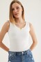 White Knitwear Fabric V Accessory Detailed Sleeveless Slim Fit Knitted Blouse