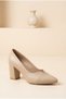 V Cut Heeled Shoes - 2
