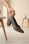 V Cut Heeled Shoes - 2