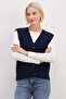Buttoned V-Neck Knitwear Vest - 3