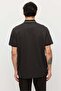 Men's T-Shirt with Buttoned Collar and Contrast Color Details - 4