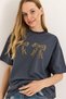 Smoked Cotton Crew Neck Drop Shoulder Oversize Basic T-Shirt with Ribbon Print Detail - 4