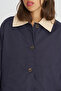 Women's Contrast Collar Buttoned Relaxed Fit Jacket - 4