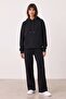 Hooded Detailed Sweatshirt