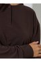 طقم بلوزة بنية اللون بأكمام طويلة وبنطلون واسع الساق - 3