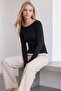 Boat neck finger pass basic blouse