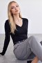 V-neck finger-loop basic blouse - 3