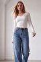 V-neck finger-loop basic blouse - 4