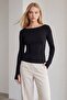 Boat neck finger pass basic blouse - 2