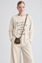 Bag detailed crew neck sweatshirt off-white - 2