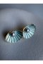 Pearlized Oyster Tiny Earrings (1.9 cm)