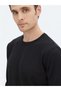 سترة تريكو من الصوف المحبوك بياقة دائرية سوداء اللون - 4