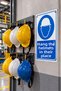 İsg Warning Sign: Hang the Helmets at the Location Sticker Label 16X24 cm - 2