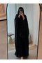 عباءة منقطة مزينة بالأحجار الكريمة مع وشاح للرأس
