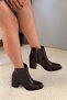 Women's Auro Brown Side Zipper Heeled Round Toe Boots - 4