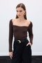 Strickbluse mit Herz-Ausschnitt – Braun - 4