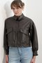 سترة BDART قصيرة من الجلد المسطح مع بومبون - 3