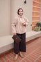 جاكيت بيج بياقة عالية وسحاب مخفي. - 2