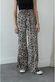 Pantaloni drapați cu model leopard bej - 3