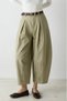 BARREL-CUT PANTS WITH BELTED PLEATS PER51507