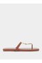 صندل ثونغ بحواف معدنية