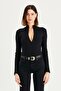 بدلة نسائية سوداء بياقة واقفة من Ella Bodysuit