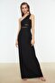 Siyah Pencere/Cut Out Detaylı Dokuma Uzun Gece Abiye Elbise TPRSS21AE0066