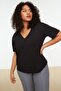Siyah V Yaka Basic %100 Pamuk Örme T-Shirt TBBSS22BF0028 - 3