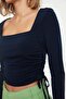 Lacivert Kare Yaka Büzgü Detaylı Fitted/Vücuda Oturan Crop Esnek Örme Bluz TWOAW22BZ0263 - 5