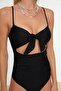 Siyah Cut Out Detaylı Straplez Kaplı Regular Mayo TBESS22MA0001 - 2