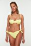 Sarı Pötikareli Dokulu Fırfırlı Regular Normal Bel Bikini Altı TBESS22BA0074 - 4