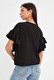 Siyah %100 Pamuk Fırfır Detaylı Basic Bisiklet Yaka Örme T-Shirt TWOSS22TS2429 - 10
