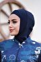 وشاح السباحة باللون الأزرق الداكن