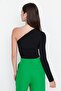 Siyah Fitted/Vücuda Oturan Bağlama Detaylı Tek Kol Crop Esnek Örme Bluz TWOAW23BZ00094 - 9
