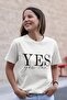 تي شيرت أبيض كبير الحجم مطبوع عليه شعار Yes - 3