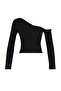 Siyah Fitted/Vücuda Oturan Asimetrik Yaka Omzu Açık Fitilli Esnek Örme Bluz TWOAW23BZ00088 - 6