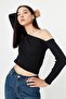 Siyah Fitted/Vücuda Oturan Asimetrik Yaka Omzu Açık Fitilli Esnek Örme Bluz TWOAW23BZ00088 - 2
