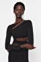 Siyah Cut Out/Pencere Detaylı Örme Bluz TPRAW23BZ00031